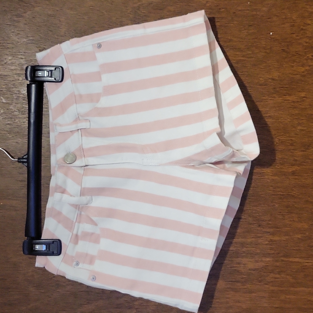 White and pink jean short